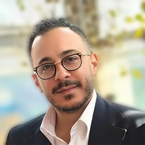 بهترین دندانپزشک مشهدی دکتر فرید فاضلی